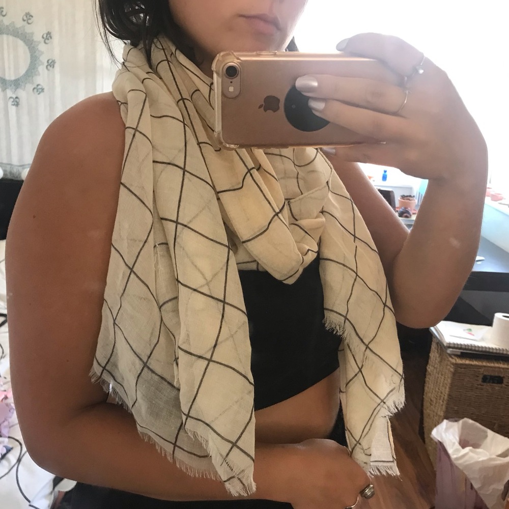 Rachel Pally light checkered scarf